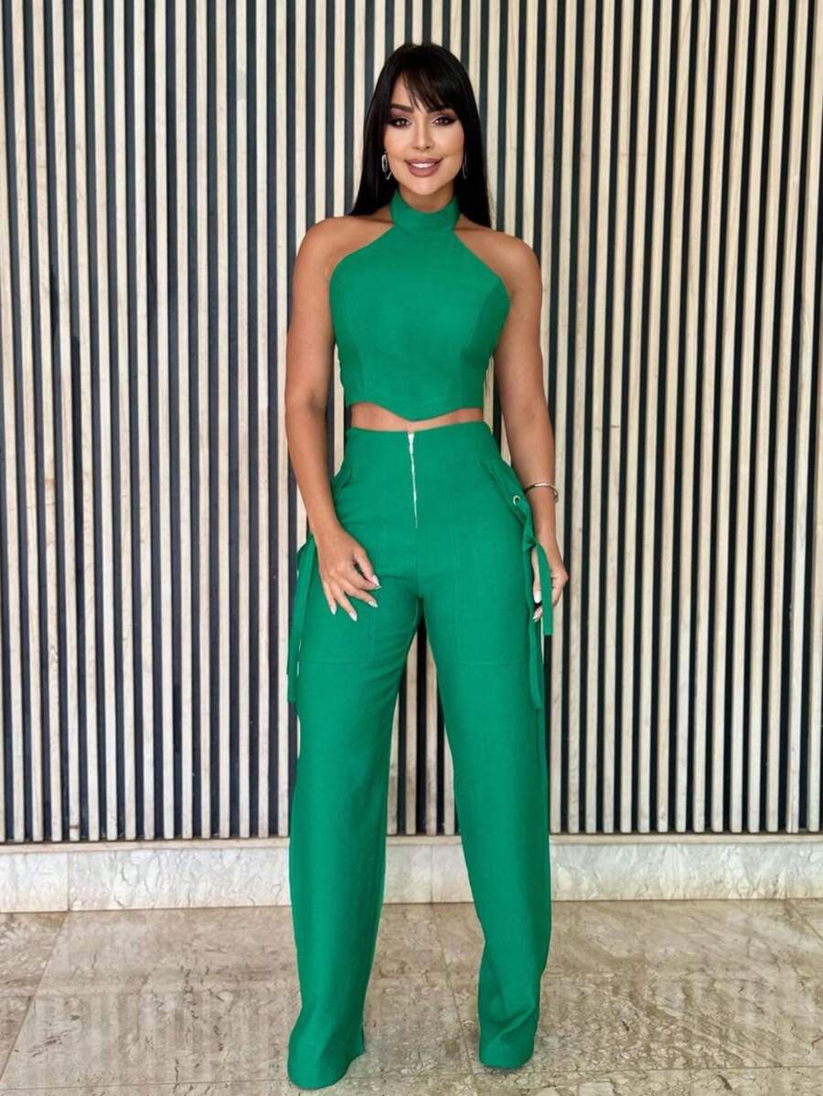 Conjunto Feminino Cropped Com Bojo E Calça Com Ilhós E Zíper Frontal