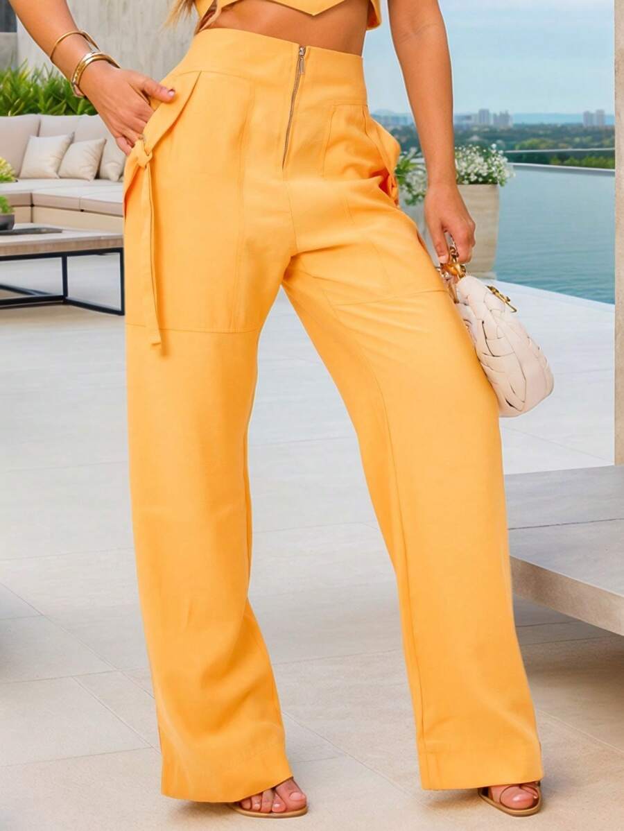 Conjunto Feminino Cropped Com Bojo E Calça Com Ilhós E Zíper Frontal