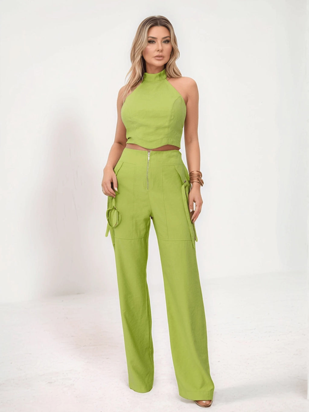 Conjunto Feminino Cropped Com Bojo E Calça Com Ilhós E Zíper Frontal