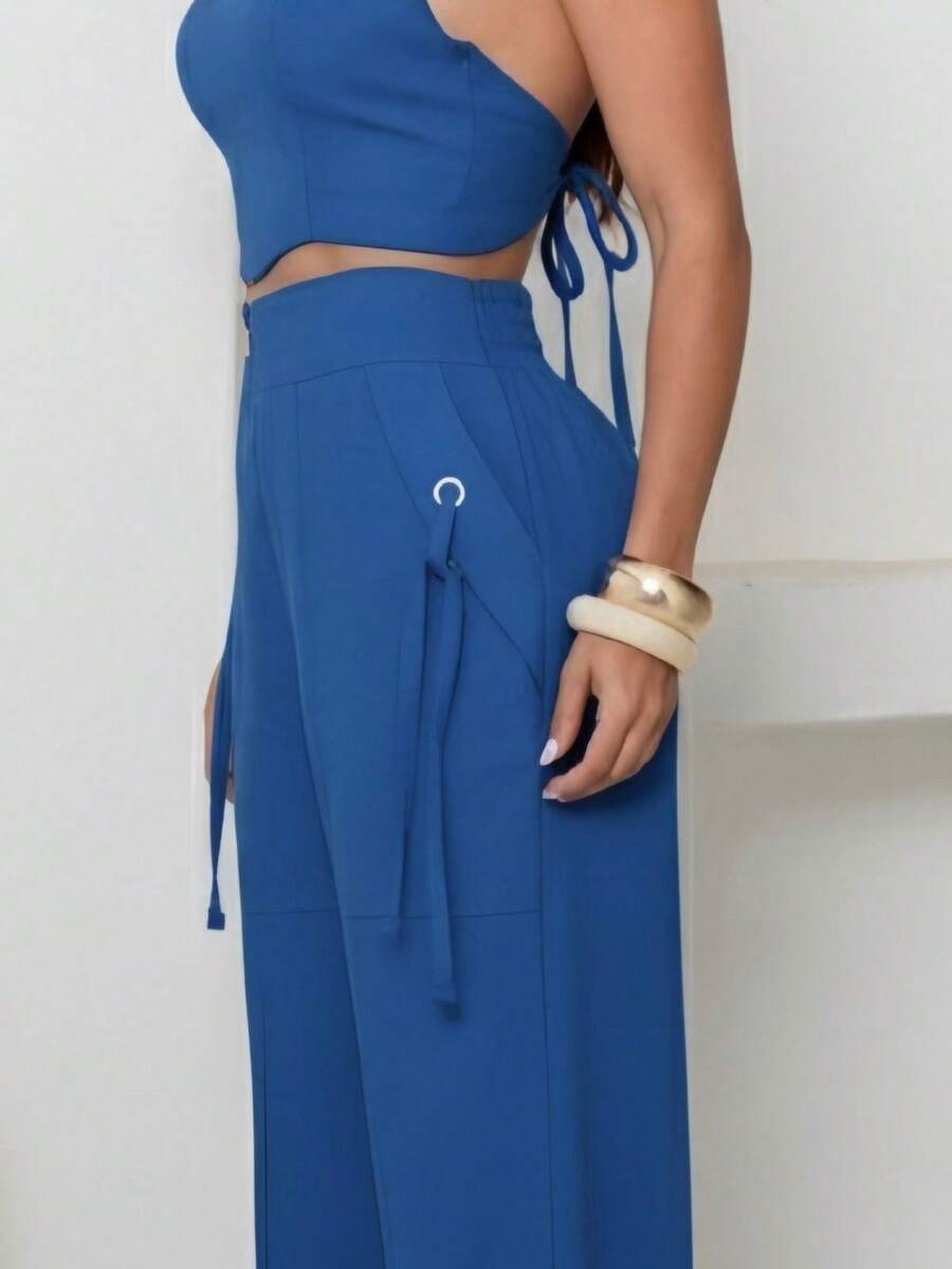 Conjunto Feminino Cropped Com Bojo E Calça Com Ilhós E Zíper Frontal