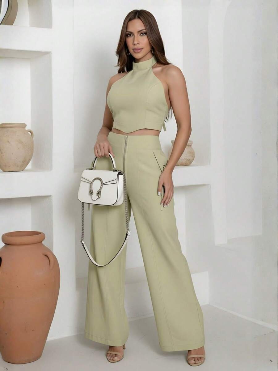 Conjunto Feminino Cropped Com Bojo E Calça Com Ilhós E Zíper Frontal