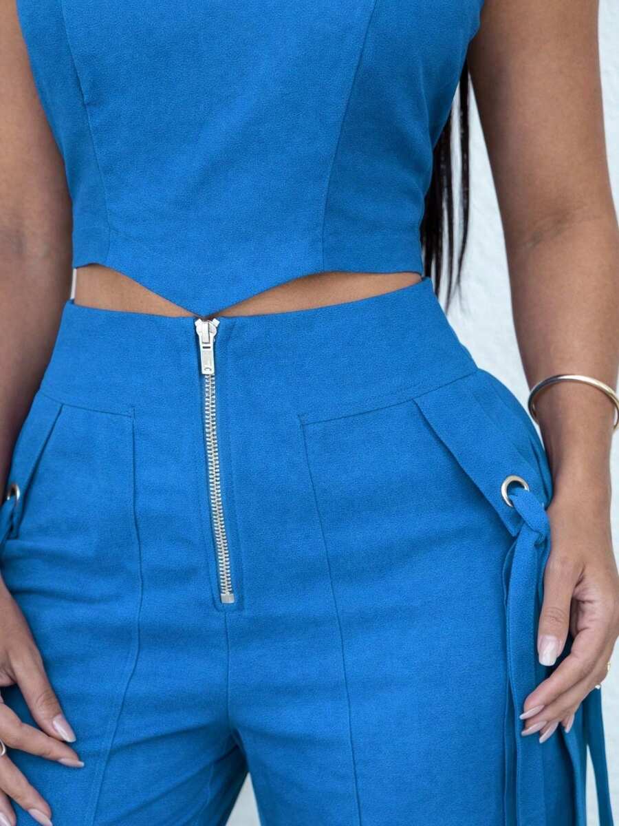 Conjunto Feminino Cropped Com Bojo E Calça Com Ilhós E Zíper Frontal